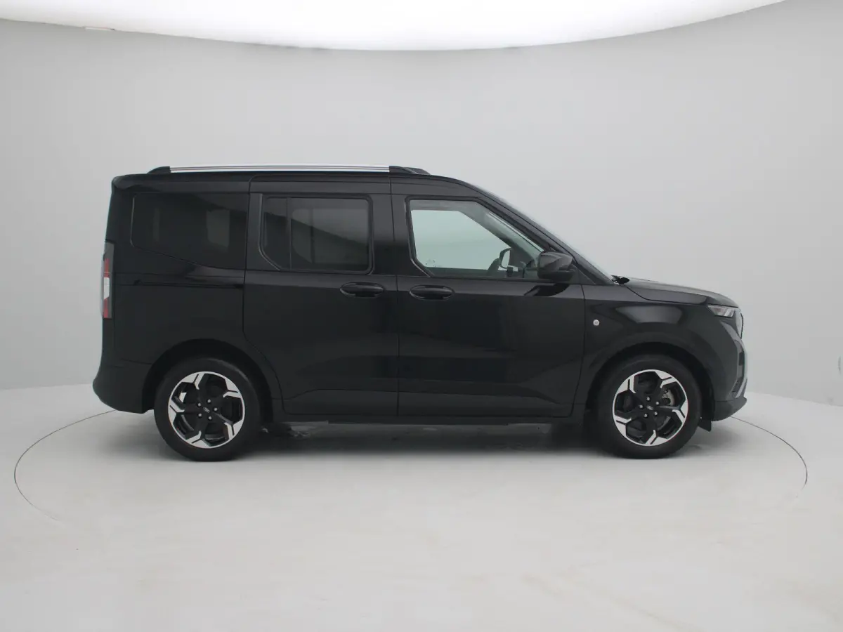 E-Transit Titanium 46 kWh | UIT VOORRAAD LEVERBAAR | Trekhaak | Navigatie | Reservewiel | Adaptieve Cruise |