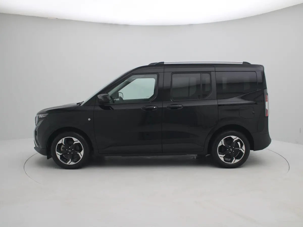 E-Transit Titanium 46 kWh | UIT VOORRAAD LEVERBAAR | Trekhaak | Navigatie | Reservewiel | Adaptieve Cruise |