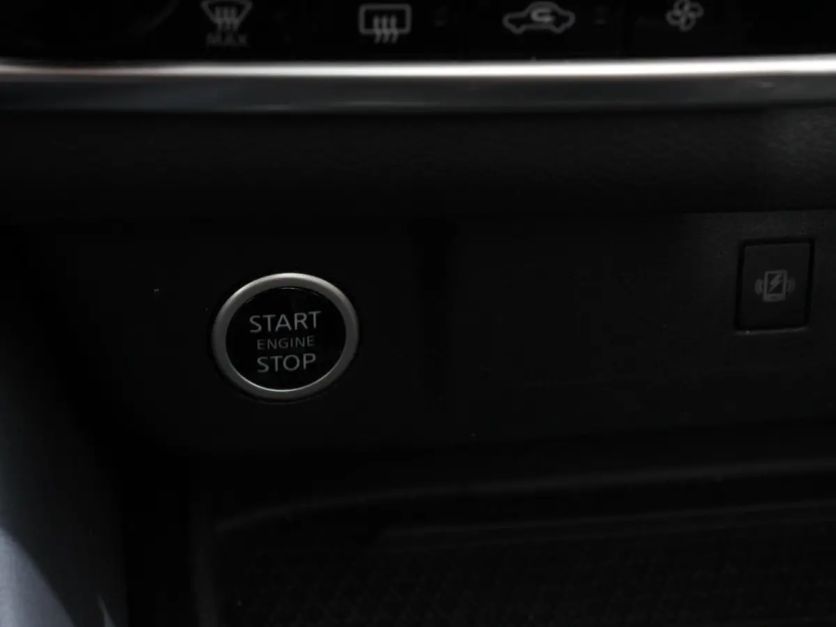 1.3 MHEV Xtronic Tekna Plus Navigatie Climate control Head up leder LMV Camera 360 Panorama dak Electrisch bedienbare achterklep