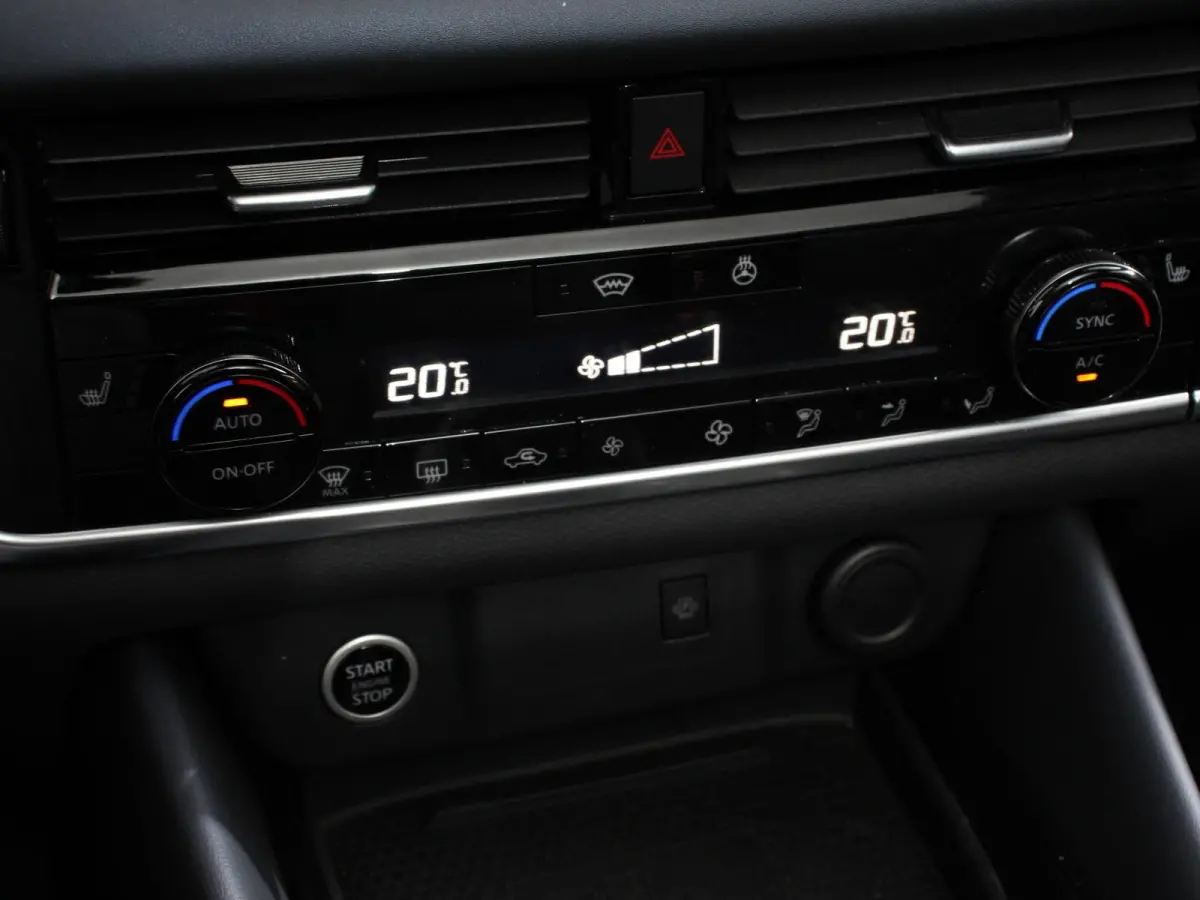 1.3 MHEV Xtronic Tekna Plus Navigatie Climate control Head up leder LMV Camera 360 Panorama dak Electrisch bedienbare achterklep