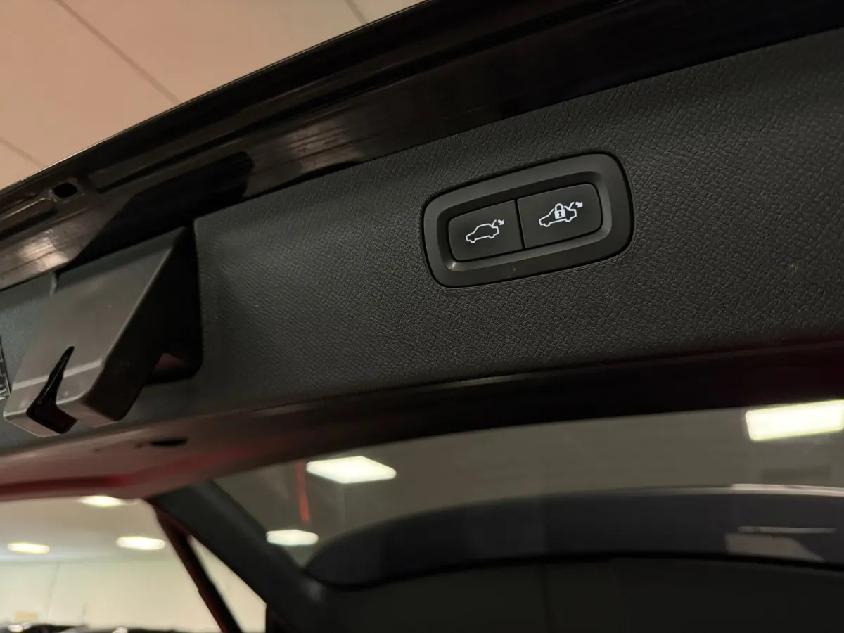 T8 AWD Recharge Inscription | Luchtvering | Trekhaak | 360 Camera | Harman Kardon | Adaptieve Cruise Control | Stoelverwarming voor+achter | Stuurwielverwarming | Schuifdak | 22 Inch | Full 