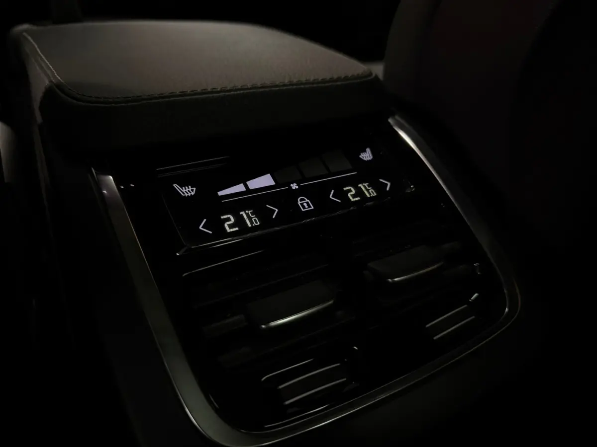 T8 AWD Recharge Inscription | Luchtvering | Trekhaak | 360 Camera | Harman Kardon | Adaptieve Cruise Control | Stoelverwarming voor+achter | Stuurwielverwarming | Schuifdak | 22 Inch | Full 
