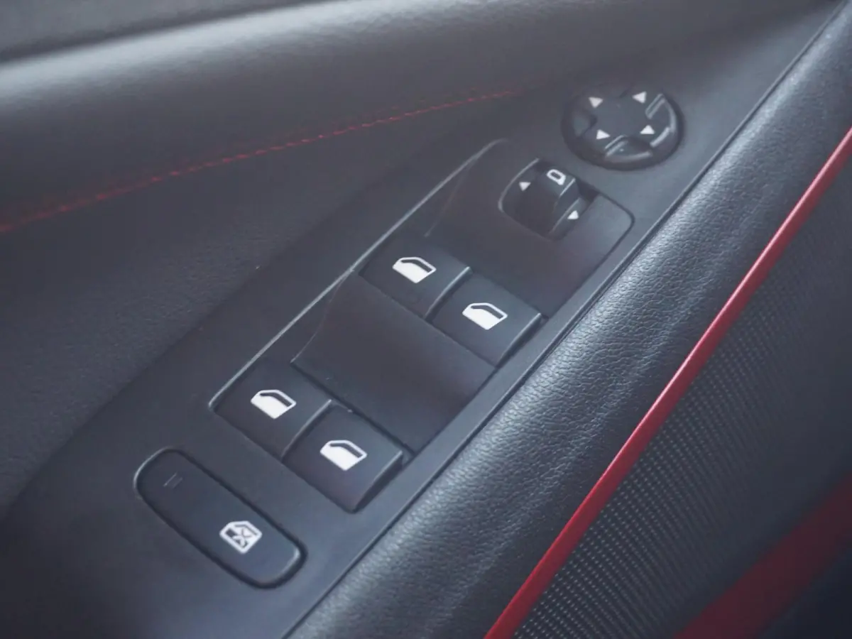 1.2 Turbo GS Line | 130pk! | All-season | Carplay