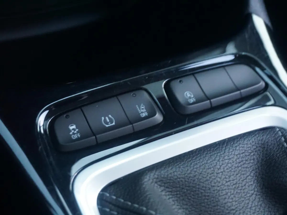 1.2 Turbo GS Line | 130pk! | All-season | Carplay