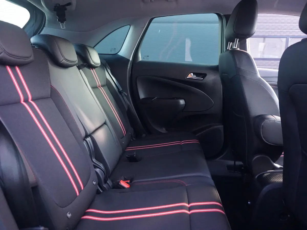 1.2 Turbo GS Line | 130pk! | All-season | Carplay