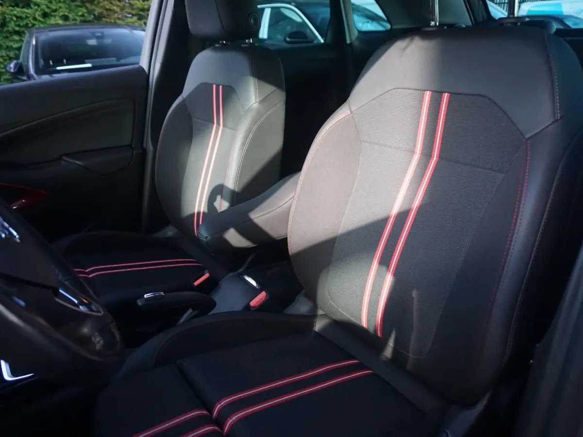 1.2 Turbo GS Line | 130pk! | All-season | Carplay
