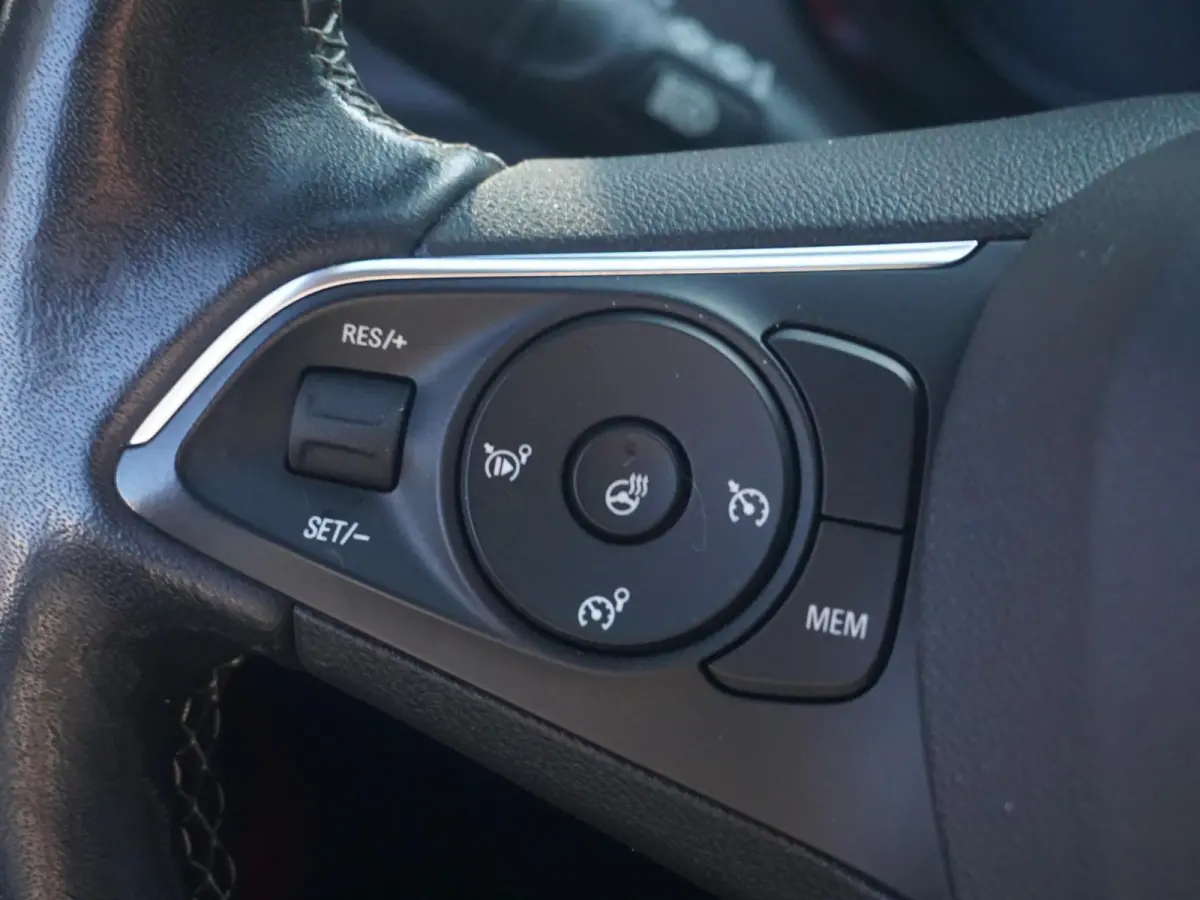 1.2 Turbo GS Line | 130pk! | All-season | Carplay