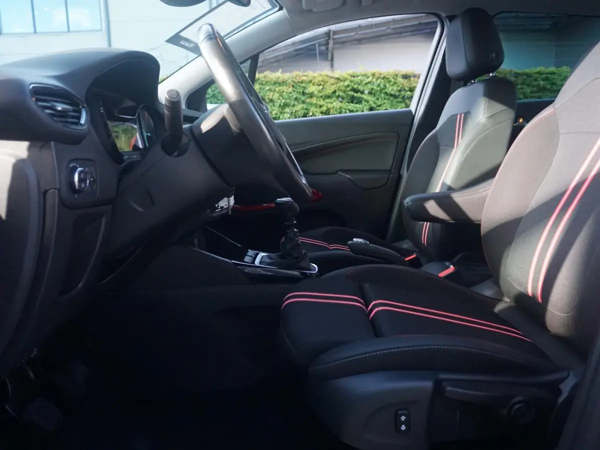 1.2 Turbo GS Line | 130pk! | All-season | Carplay