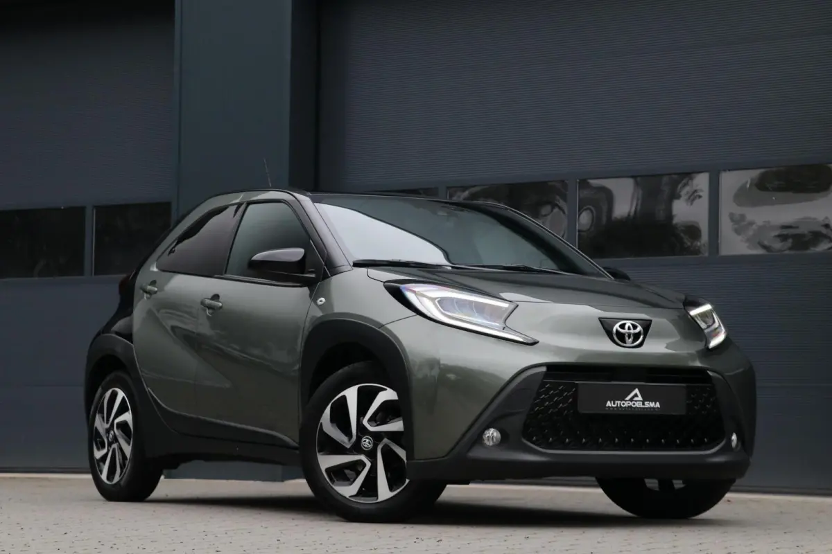 1.0 VVT-i S-CVT Pulse TwoTone Camera AppleCarplay PrivacyGlass LaneAssist Radar 50000KM BJ2023