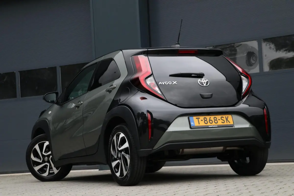 1.0 VVT-i S-CVT Pulse TwoTone Camera AppleCarplay PrivacyGlass LaneAssist Radar 50000KM BJ2023