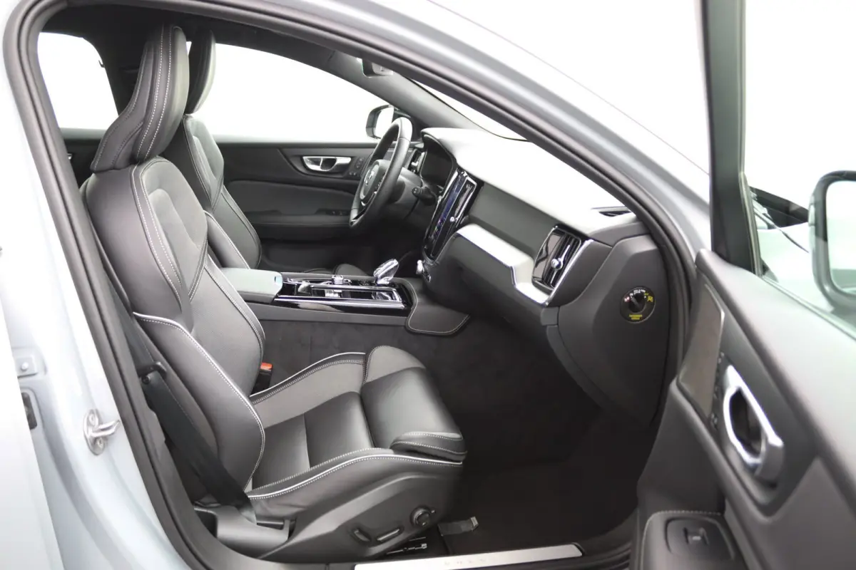 T8 Plug-in hybrid AWD Plus Dark | Stoelverwarming | 360 Camera | Voorruitverwarming | Harman\Kardon | Elek.  Sport Stoelen