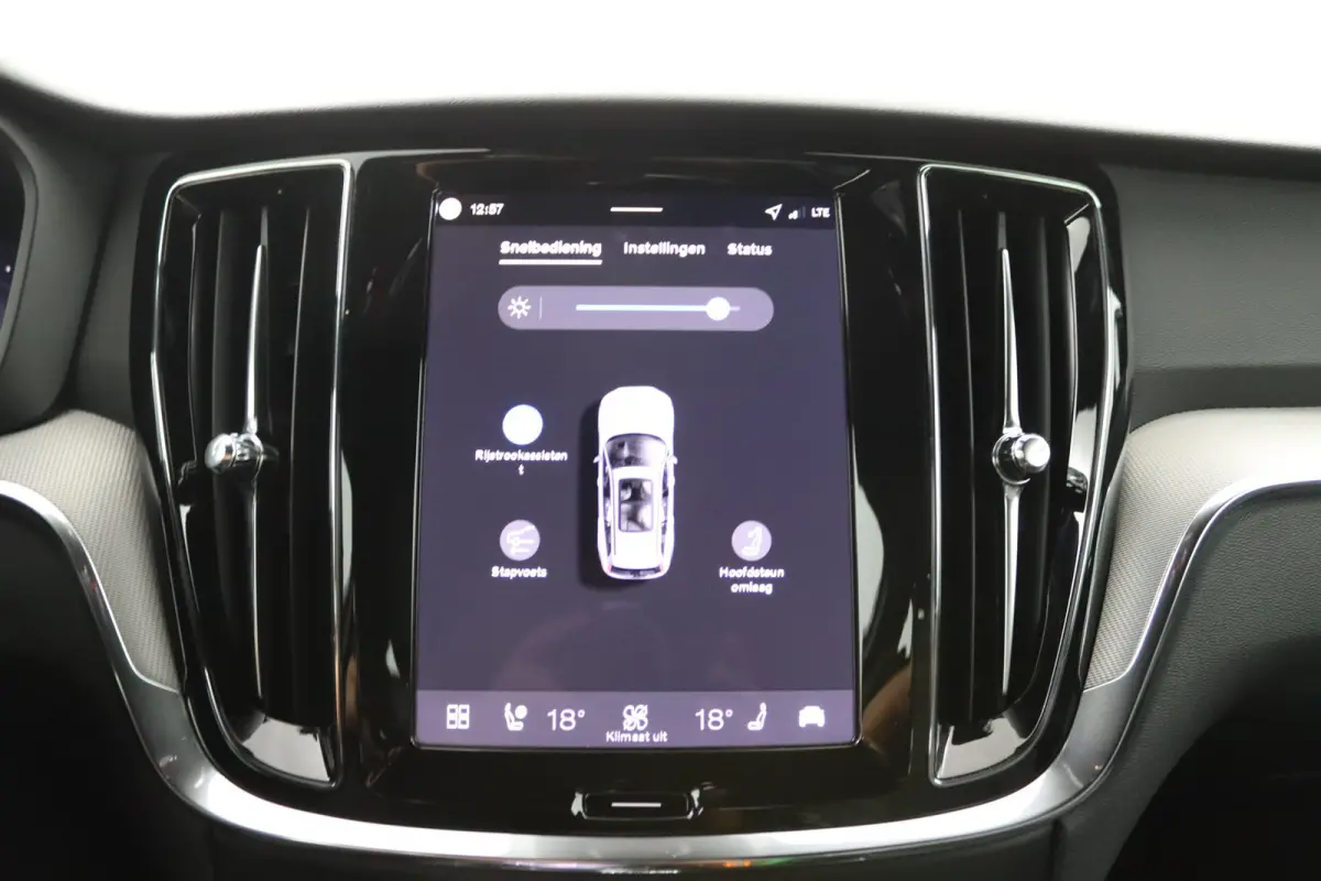 T8 Plug-in hybrid AWD Plus Dark | Stoelverwarming | 360 Camera | Voorruitverwarming | Harman\Kardon | Elek.  Sport Stoelen