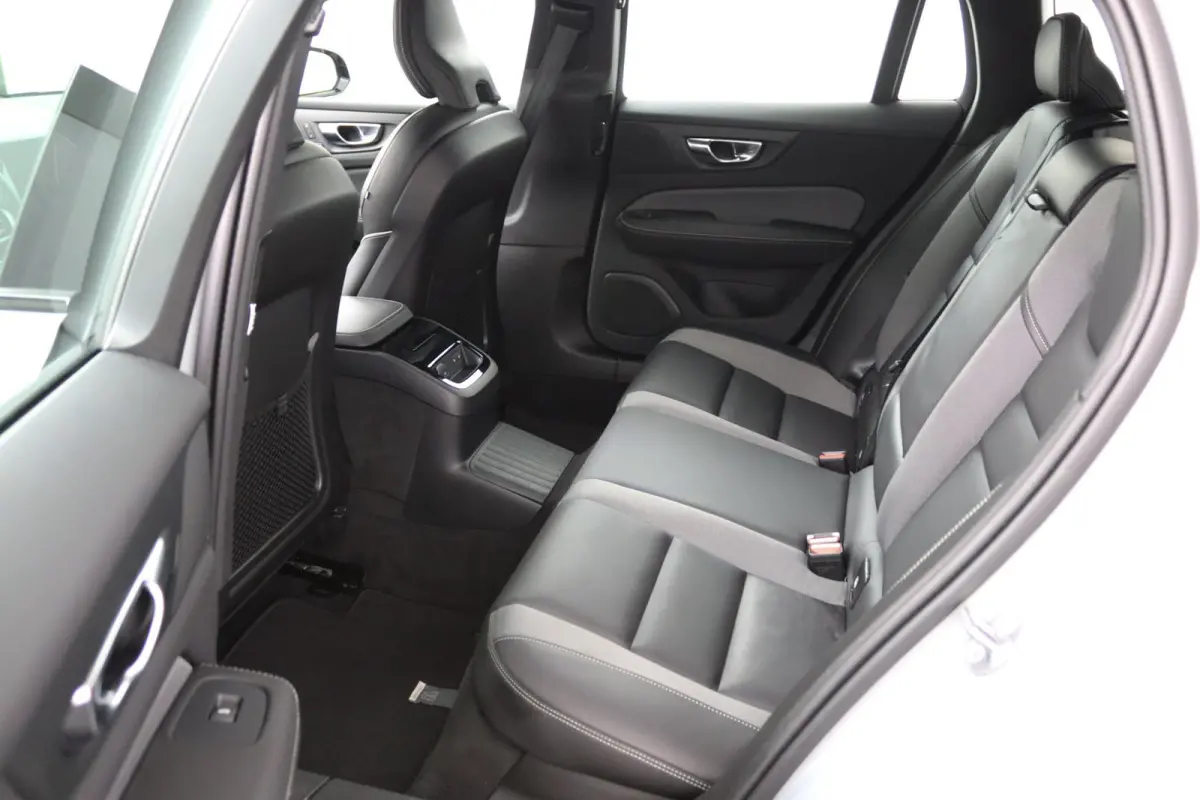 T8 Plug-in hybrid AWD Plus Dark | Stoelverwarming | 360 Camera | Voorruitverwarming | Harman\Kardon | Elek.  Sport Stoelen