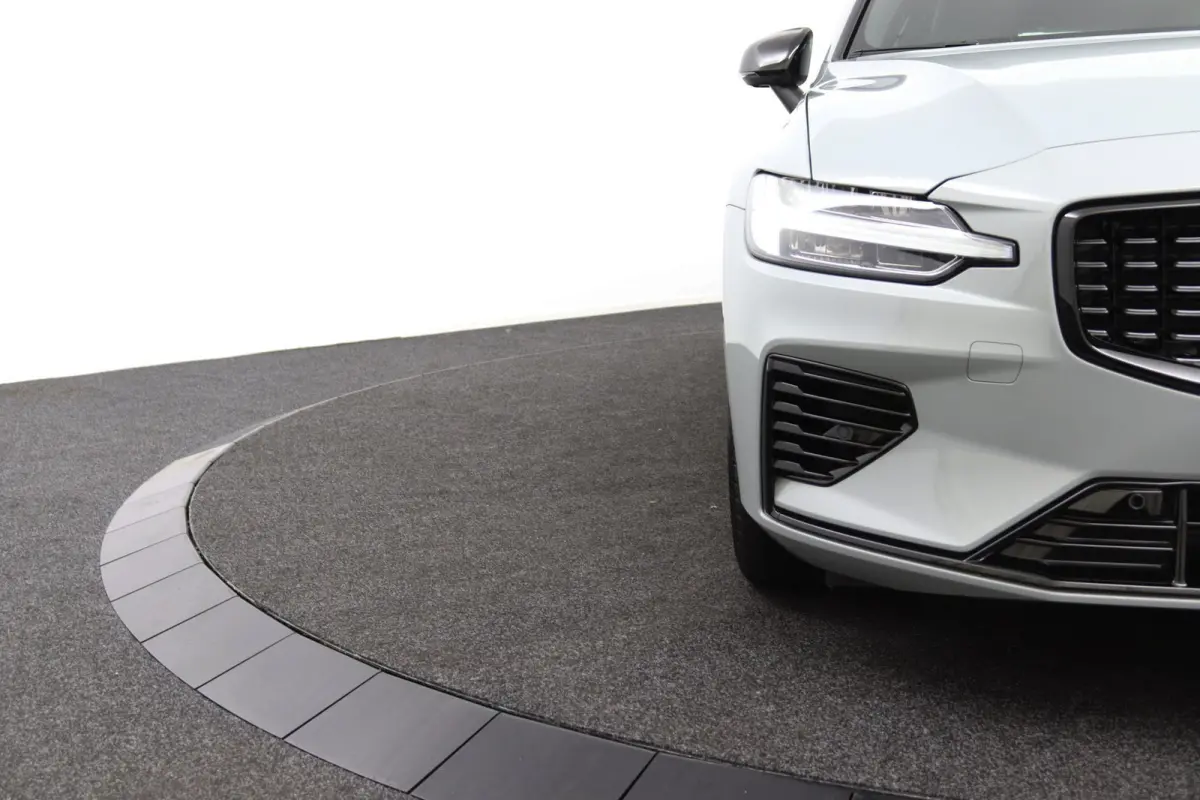 T8 Plug-in hybrid AWD Plus Dark | Stoelverwarming | 360 Camera | Voorruitverwarming | Harman\Kardon | Elek.  Sport Stoelen