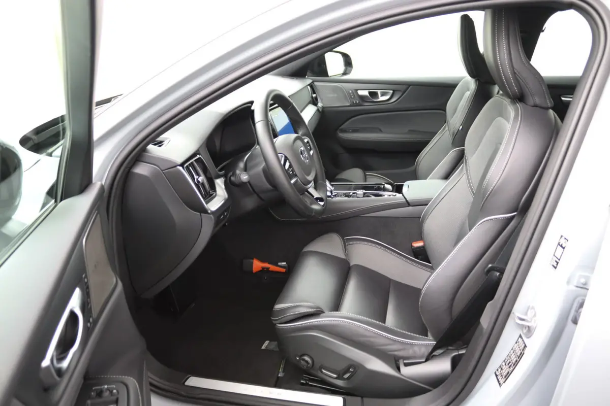 T8 Plug-in hybrid AWD Plus Dark | Stoelverwarming | 360 Camera | Voorruitverwarming | Harman\Kardon | Elek.  Sport Stoelen