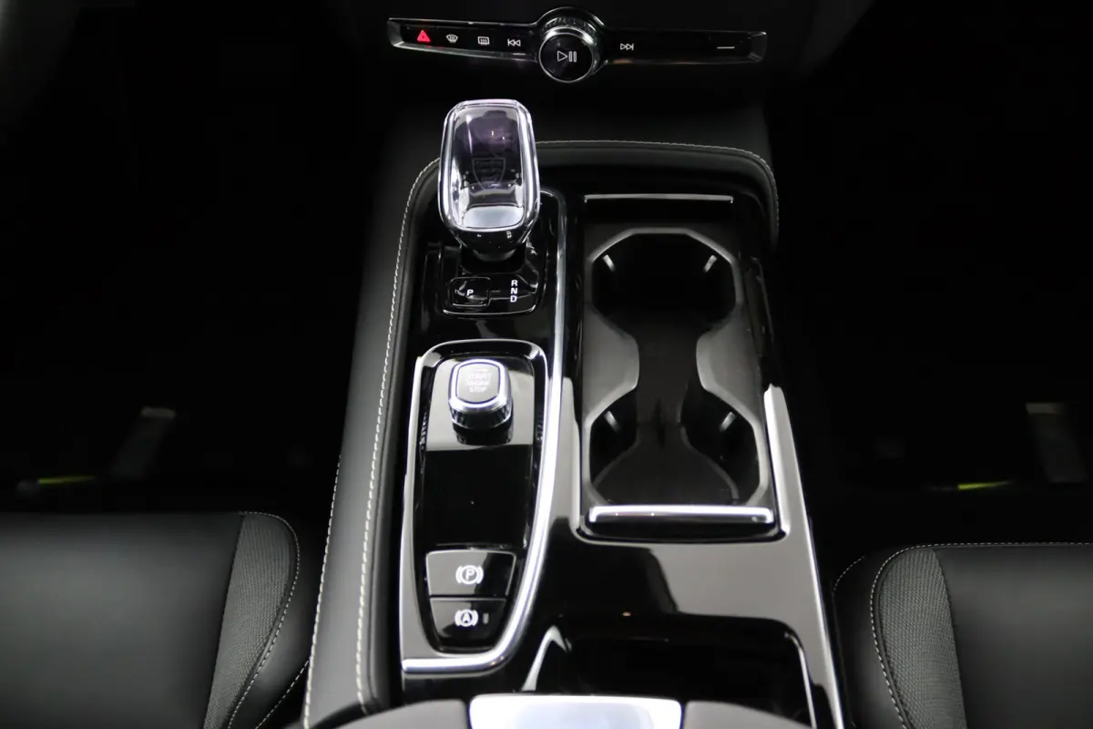 T8 Plug-in hybrid AWD Plus Dark | Stoelverwarming | 360 Camera | Voorruitverwarming | Harman\Kardon | Elek.  Sport Stoelen