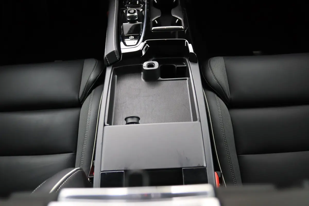 T8 Plug-in hybrid AWD Plus Dark | Stoelverwarming | 360 Camera | Voorruitverwarming | Harman\Kardon | Elek.  Sport Stoelen