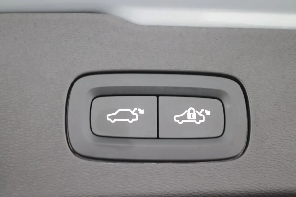 T8 Plug-in hybrid AWD Plus Dark | Stoelverwarming | 360 Camera | Voorruitverwarming | Harman\Kardon | Elek.  Sport Stoelen
