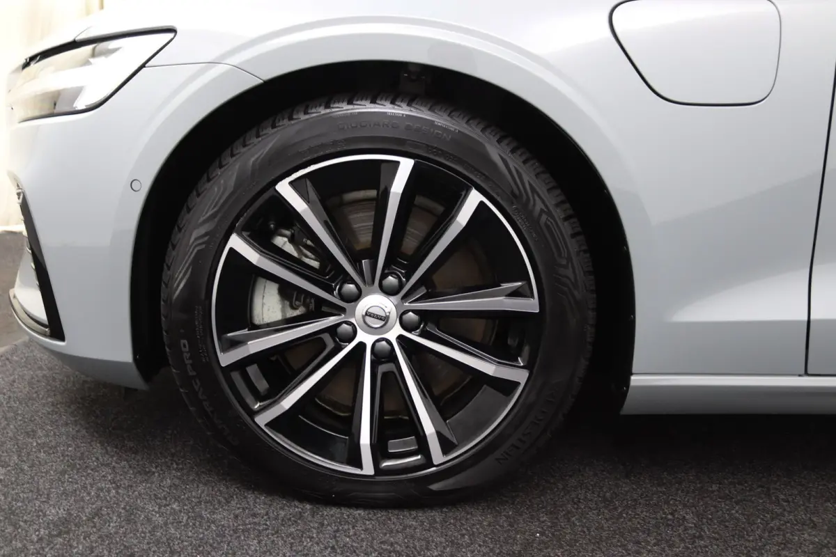 T8 Plug-in hybrid AWD Plus Dark | Stoelverwarming | 360 Camera | Voorruitverwarming | Harman\Kardon | Elek.  Sport Stoelen