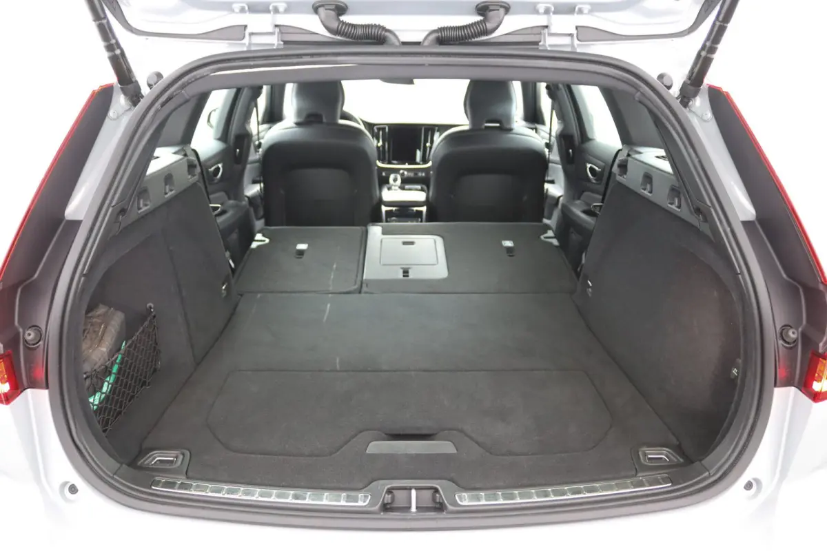 T8 Plug-in hybrid AWD Plus Dark | Stoelverwarming | 360 Camera | Voorruitverwarming | Harman\Kardon | Elek.  Sport Stoelen