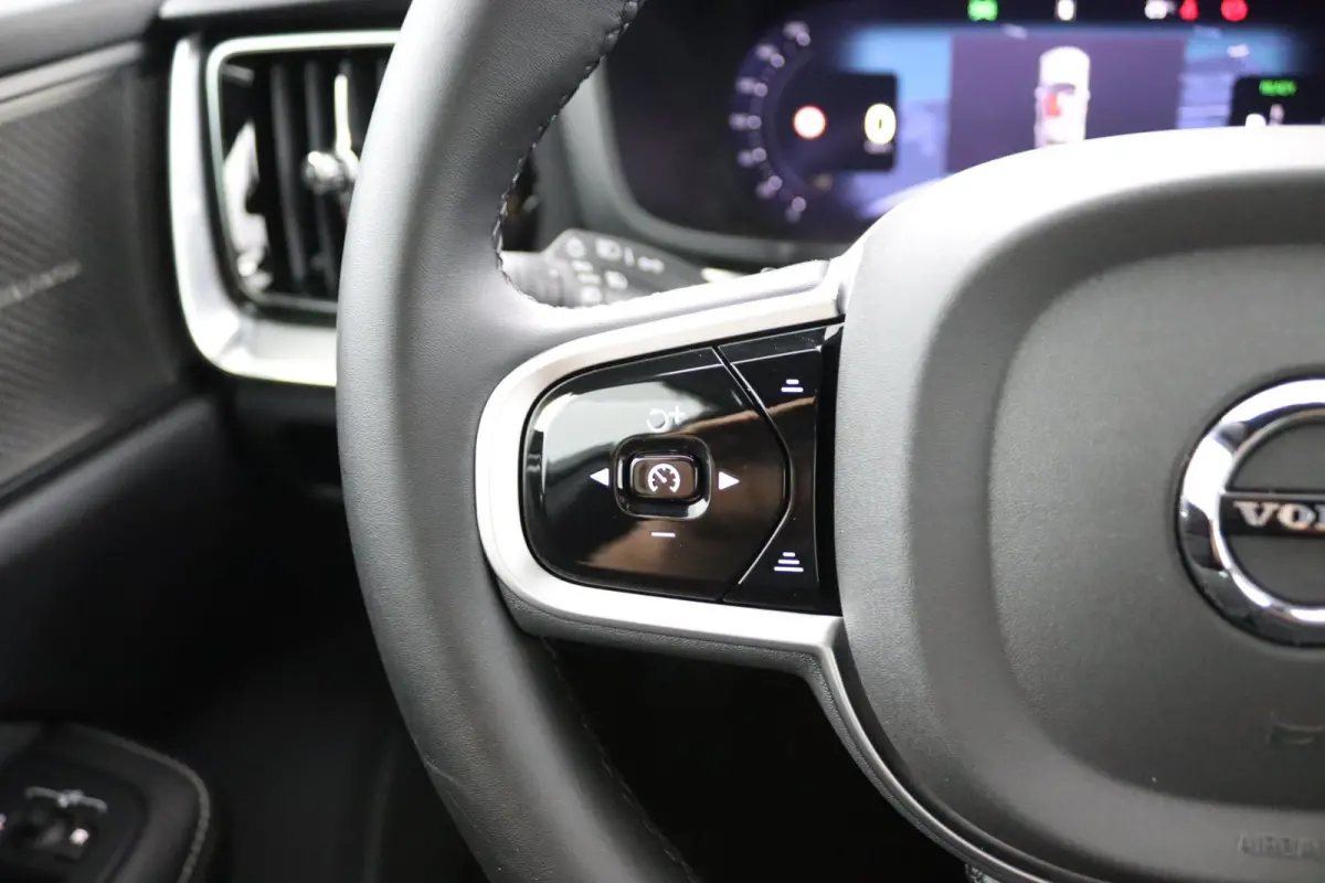 T8 Plug-in hybrid AWD Plus Dark | Stoelverwarming | 360 Camera | Voorruitverwarming | Harman\Kardon | Elek.  Sport Stoelen