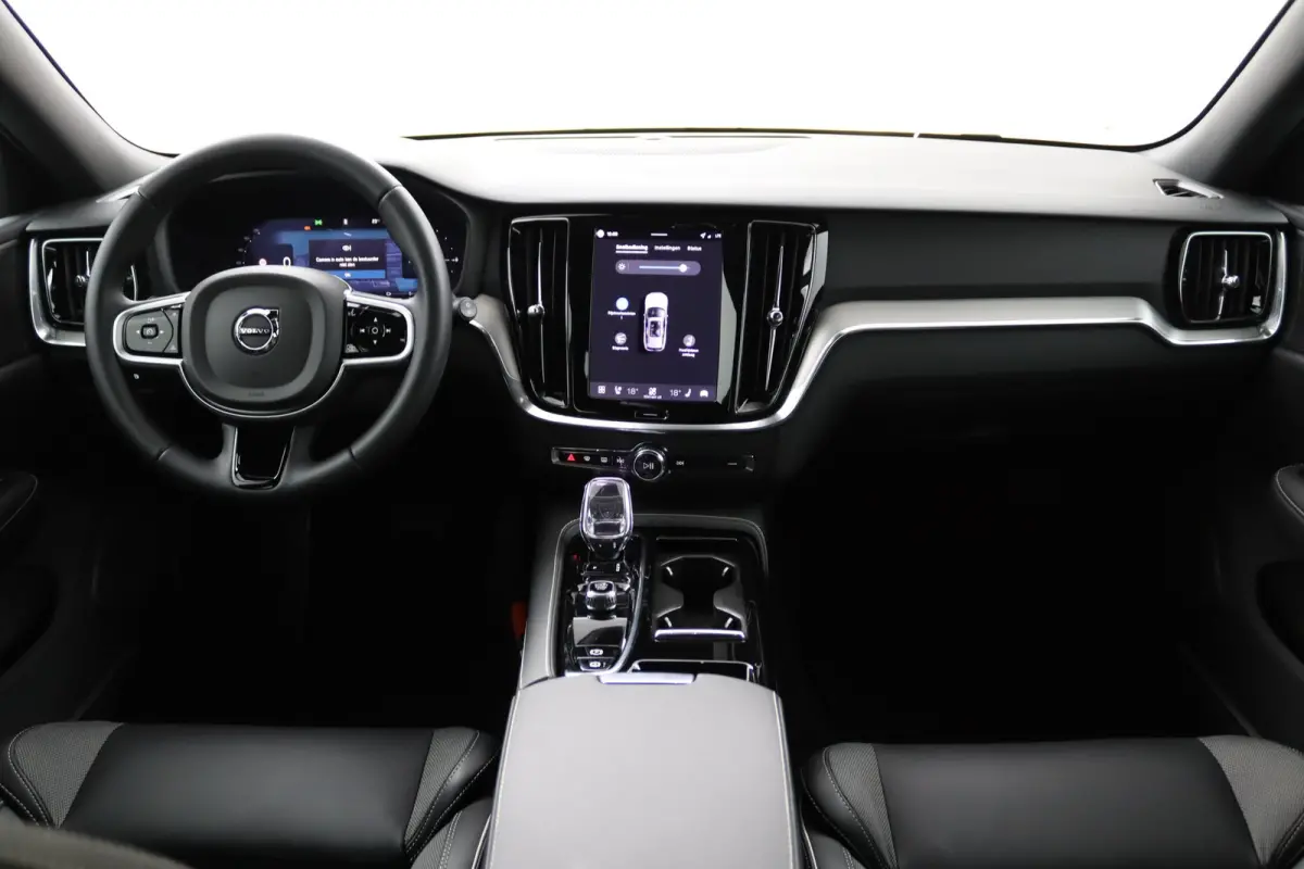 T8 Plug-in hybrid AWD Plus Dark | Stoelverwarming | 360 Camera | Voorruitverwarming | Harman\Kardon | Elek.  Sport Stoelen