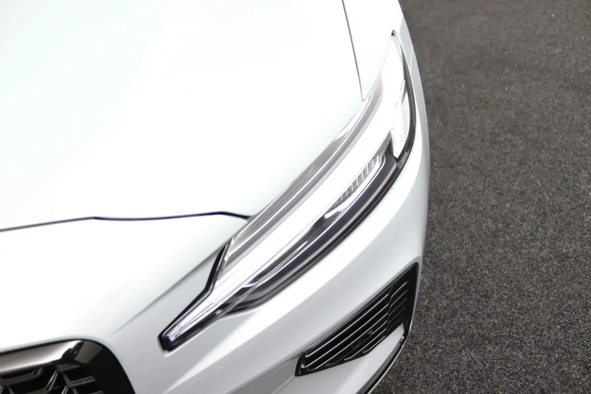 T8 Plug-in hybrid AWD Plus Dark | Stoelverwarming | 360 Camera | Voorruitverwarming | Harman\Kardon | Elek.  Sport Stoelen