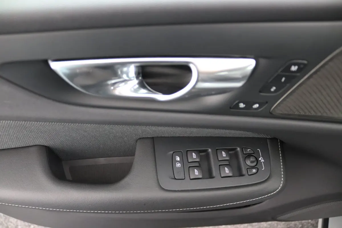 T8 Plug-in hybrid AWD Plus Dark | Stoelverwarming | 360 Camera | Voorruitverwarming | Harman\Kardon | Elek.  Sport Stoelen