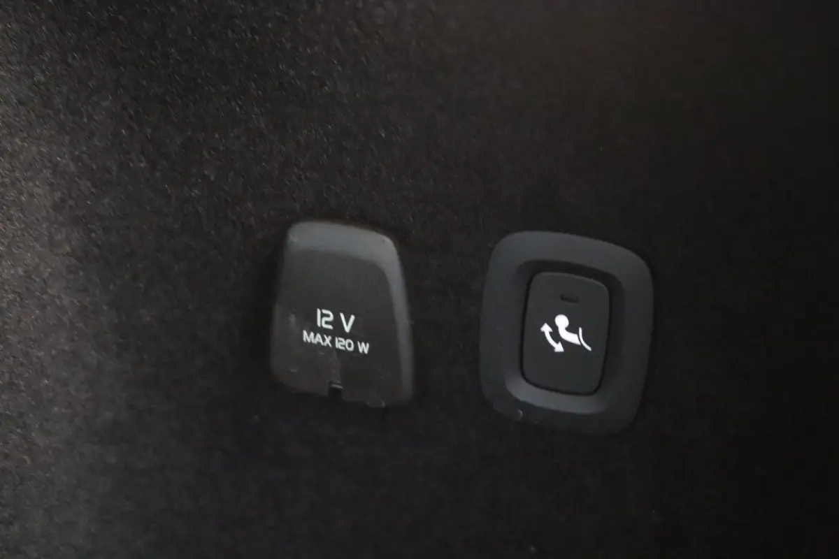 T8 Plug-in hybrid AWD Plus Dark | Stoelverwarming | 360 Camera | Voorruitverwarming | Harman\Kardon | Elek.  Sport Stoelen