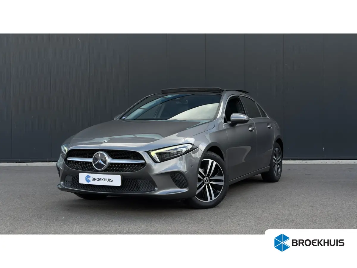 250e 218pk Business Solution Luxury Limited | Burmester Audio | Camera | Cruise | Stoelverwarming | Leder | 17"