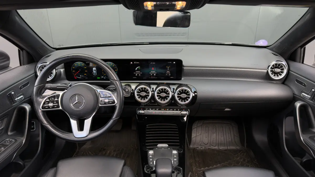 250e 218pk Business Solution Luxury Limited | Burmester Audio | Camera | Cruise | Stoelverwarming | Leder | 17"