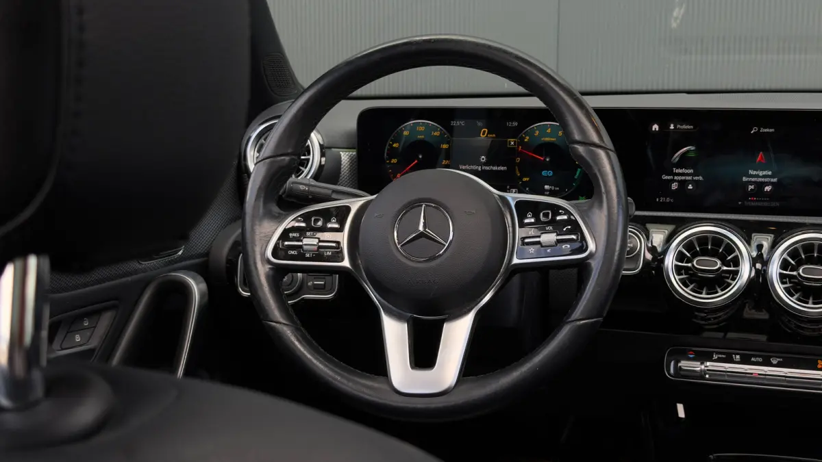 250e 218pk Business Solution Luxury Limited | Burmester Audio | Camera | Cruise | Stoelverwarming | Leder | 17"