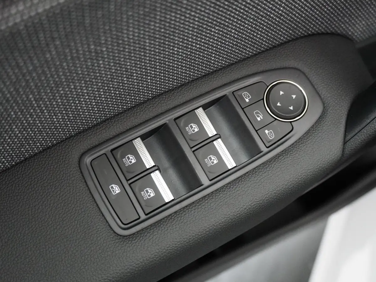 techno full hybrid E-Tech 160 | pack winter | pack light & sound | pack advanced driving assist |