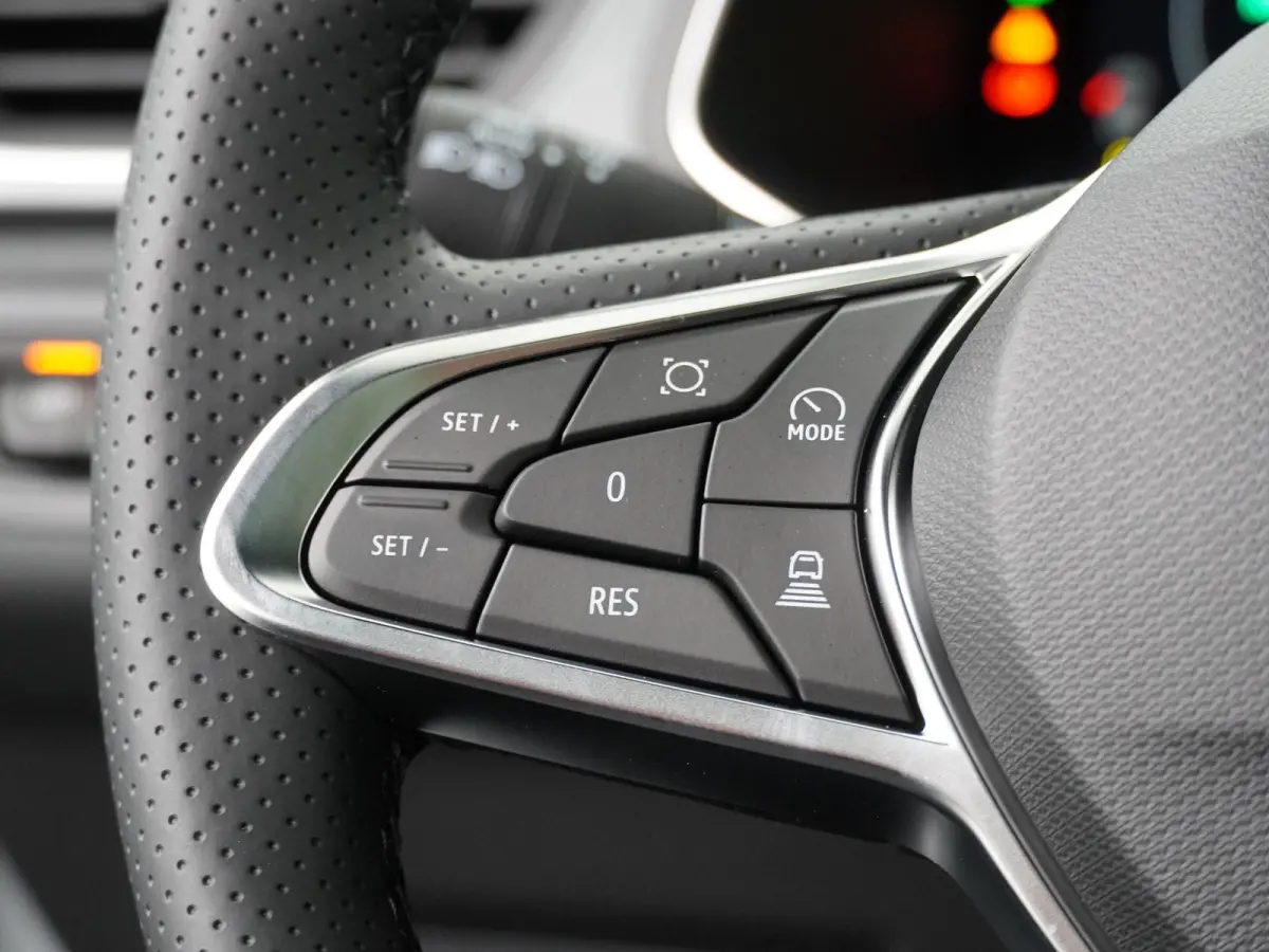 techno full hybrid E-Tech 160 | pack winter | pack light & sound | pack advanced driving assist |