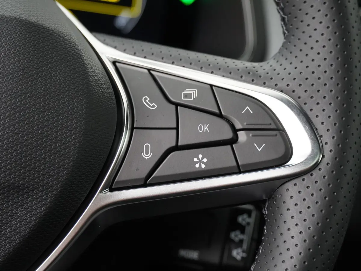 techno full hybrid E-Tech 160 | pack winter | pack light & sound | pack advanced driving assist |