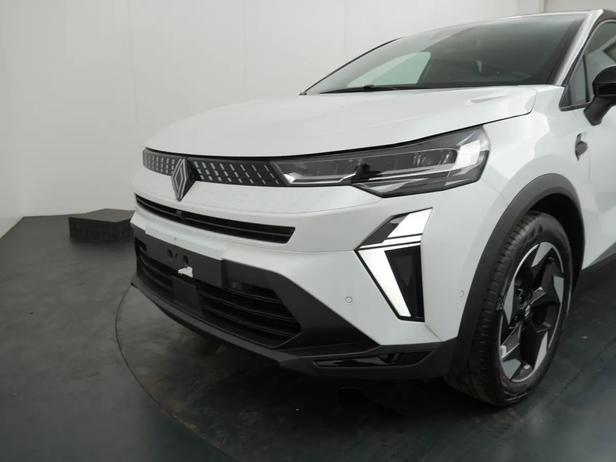 techno full hybrid E-Tech 160 | pack winter | pack light & sound | pack advanced driving assist |