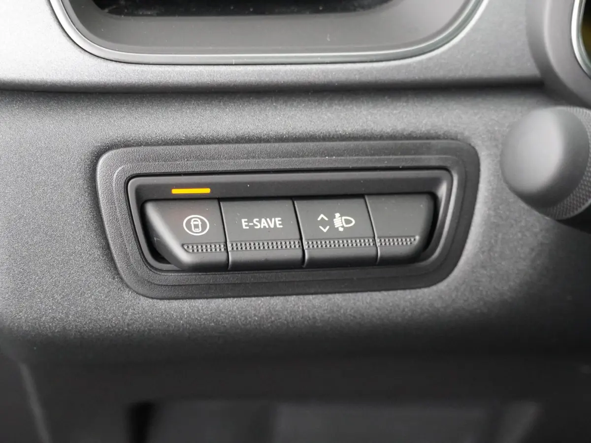 techno full hybrid E-Tech 160 | pack winter | pack light & sound | pack advanced driving assist |