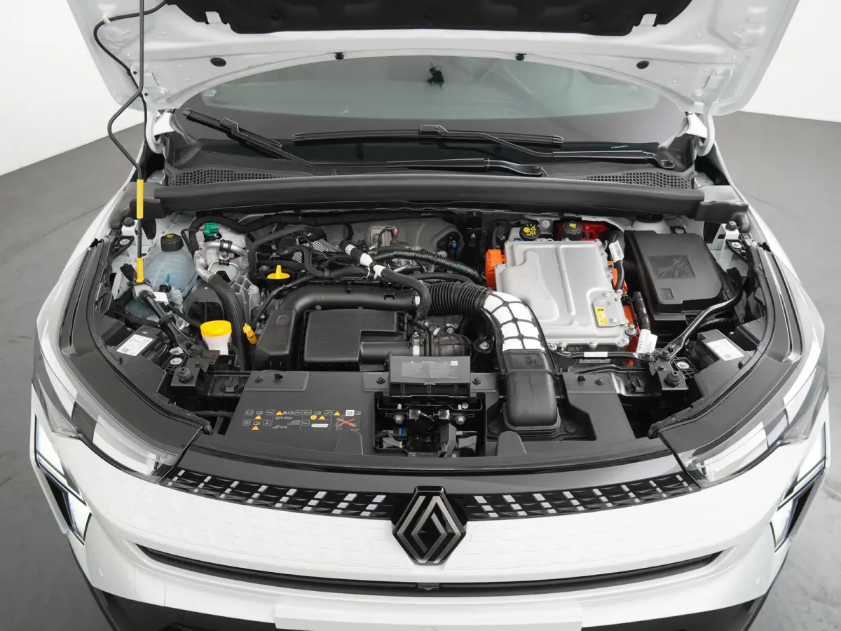 techno full hybrid E-Tech 160 | pack winter | pack light & sound | pack advanced driving assist |