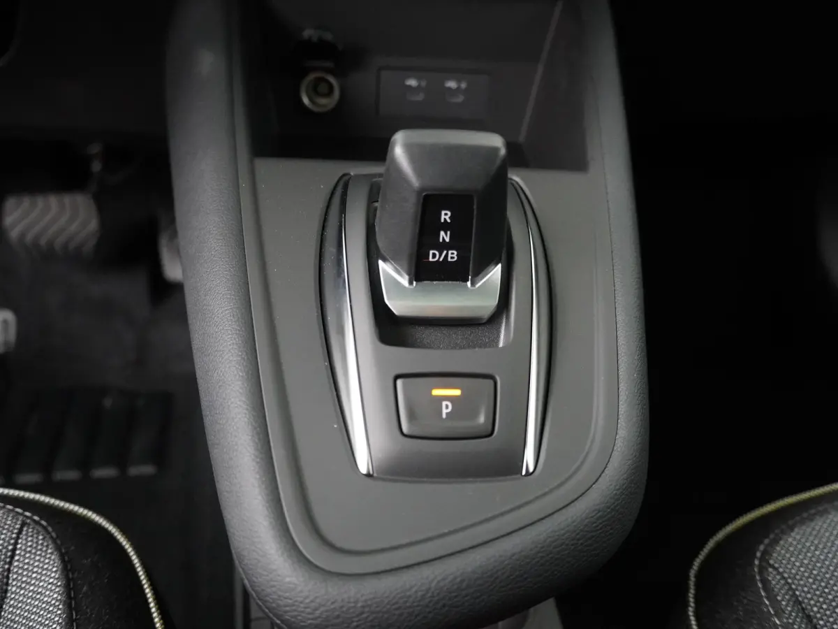 techno full hybrid E-Tech 160 | pack winter | pack light & sound | pack advanced driving assist |