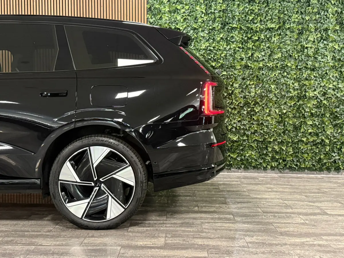 Twin Motor Performance Ultra 7p. 111 kWh | Full Option! | Bowers & Wilkins | Luchtvering | Trekhaak | 360° 3D Camera | Stoelmassage | Head-Up Display | 22 Inch | 517pk | Stoelventilatie | A