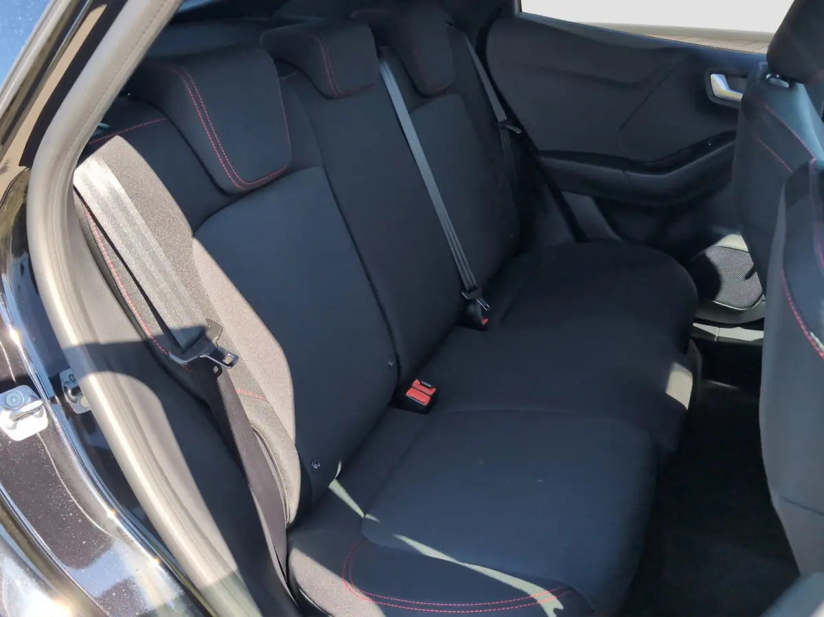 1.0 EcoBoost ST-Line | Achteruitrijcamera | All-Weather banden (17 inch) | Armsteun voor