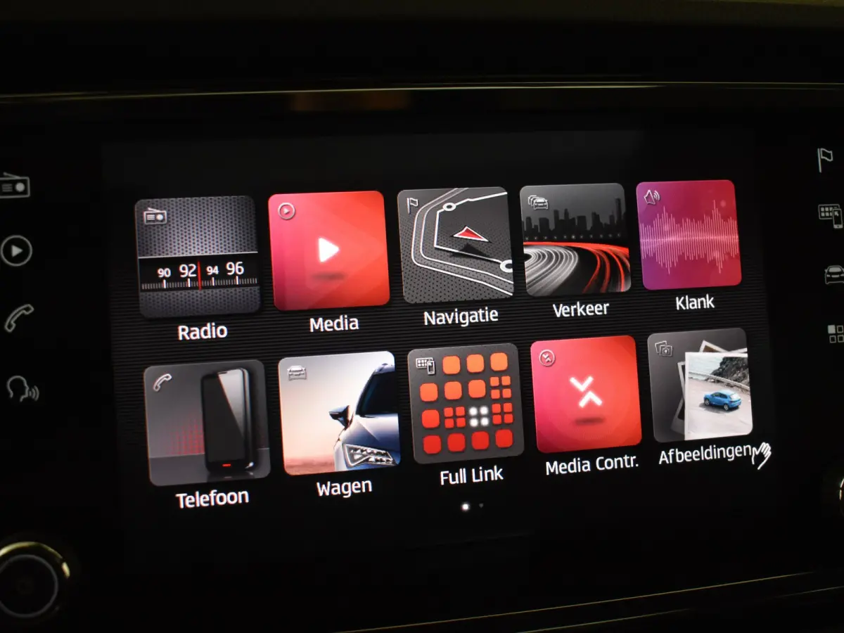 1.5 TSI Xcellence Business Intense 150PK DSG/AUTO | Elektr Glazen pano-dak | 360gr Camera | App connect | Dodehoek | Keyless | Parkeer assistent | Stoelverw | DAB | LED | 18"LMV