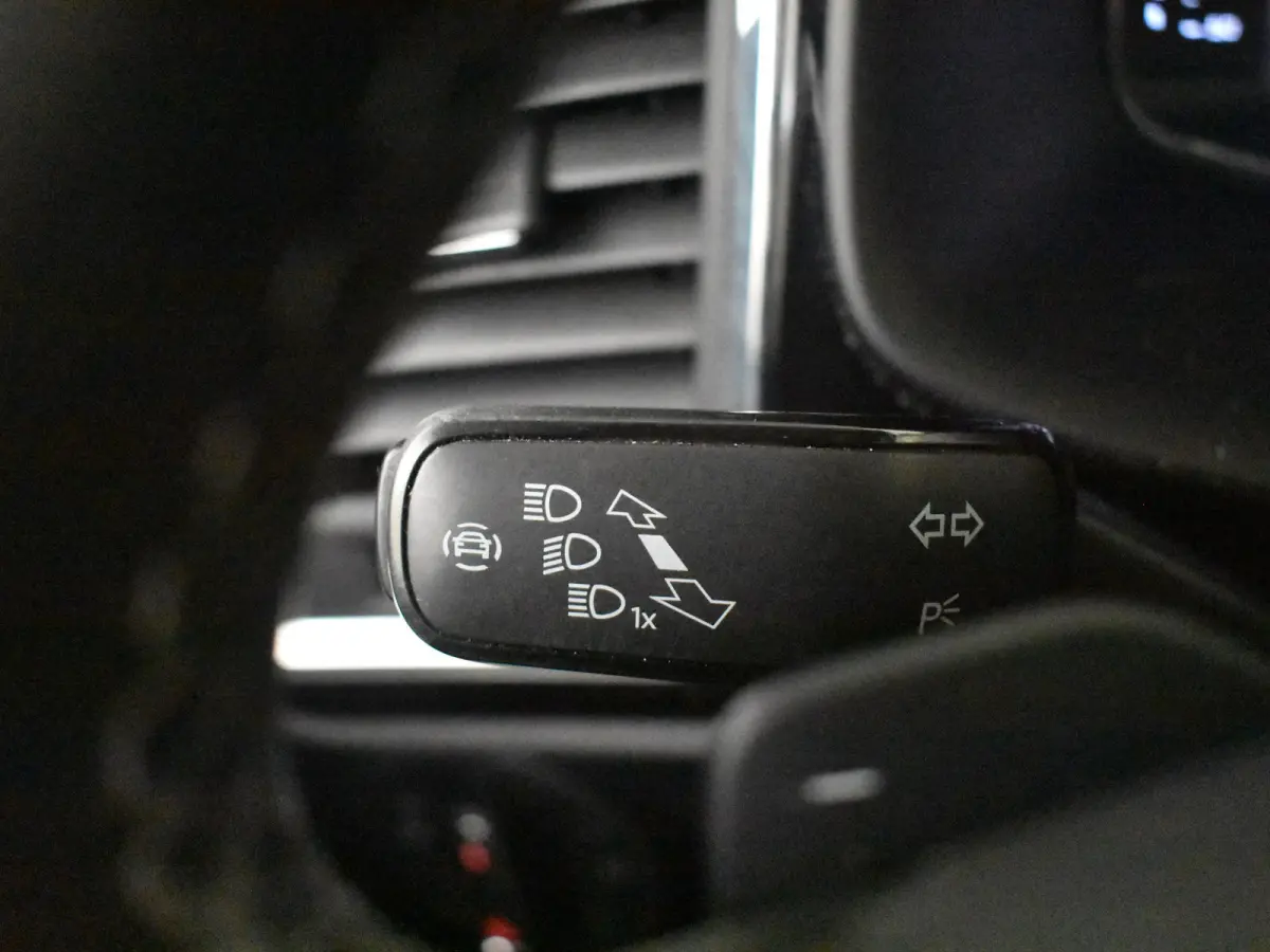 1.5 TSI Xcellence Business Intense 150PK DSG/AUTO | Elektr Glazen pano-dak | 360gr Camera | App connect | Dodehoek | Keyless | Parkeer assistent | Stoelverw | DAB | LED | 18"LMV