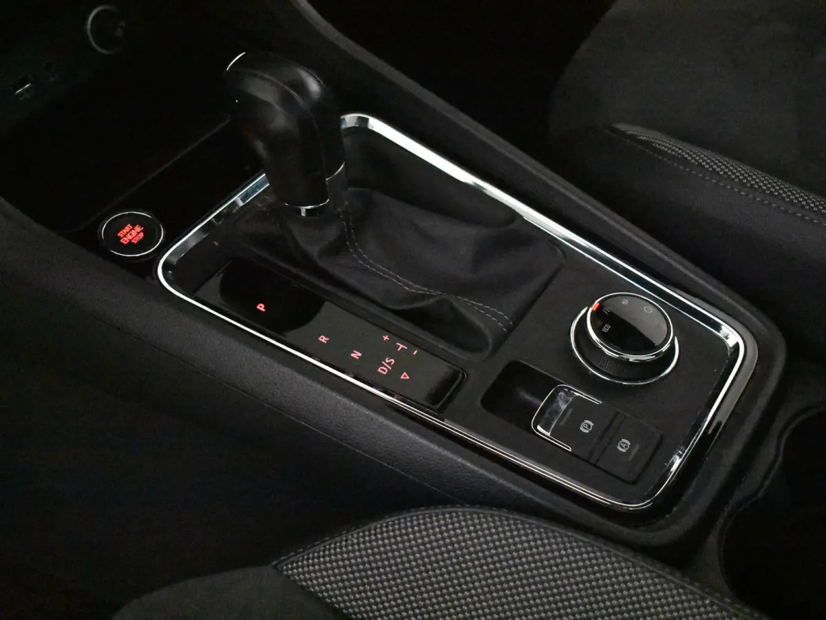 1.5 TSI Xcellence Business Intense 150PK DSG/AUTO | Elektr Glazen pano-dak | 360gr Camera | App connect | Dodehoek | Keyless | Parkeer assistent | Stoelverw | DAB | LED | 18"LMV