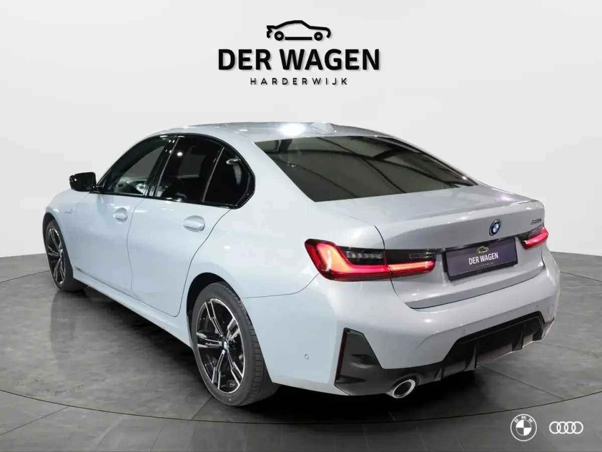 330E M SPORT 22KW / ACC / HEADUP / EL STOELEN / LEDER / KEYLESS ENTRY - START