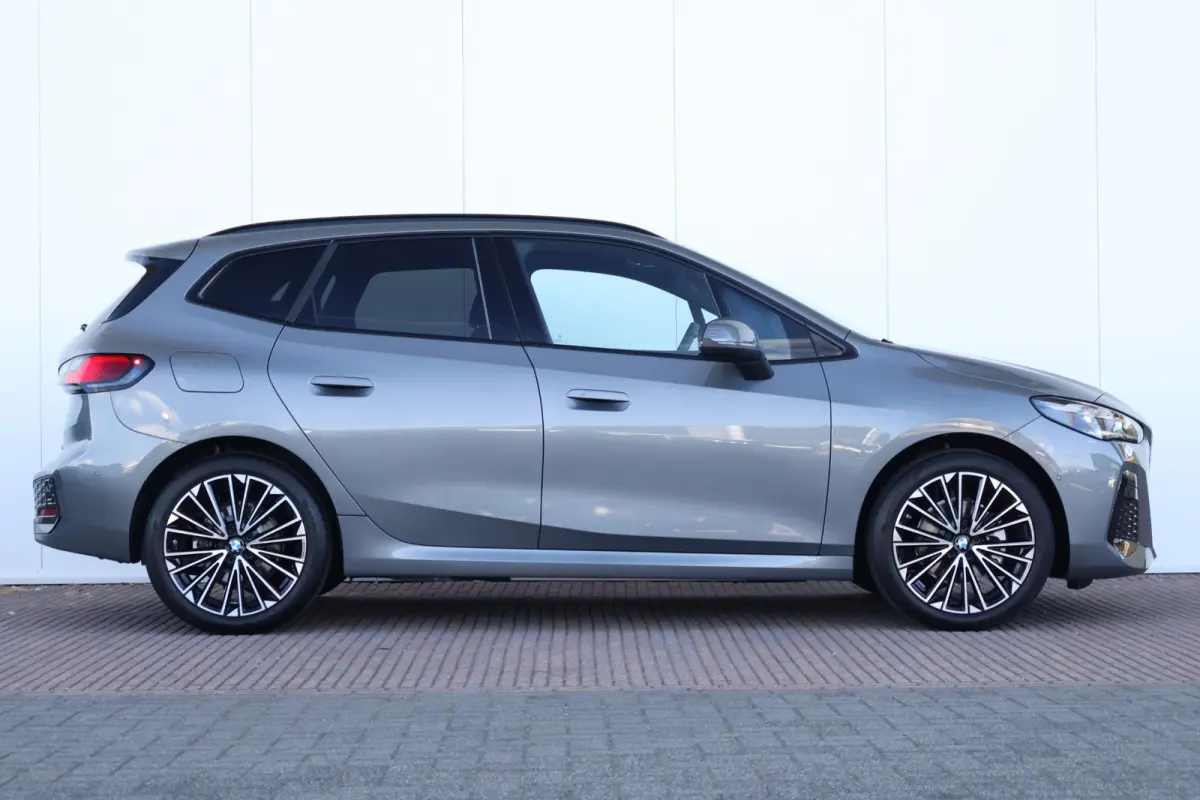 225e xDrive M Sportpakket | Travel Pack | Comfort Pack | Premium Pack | Harman Kardon