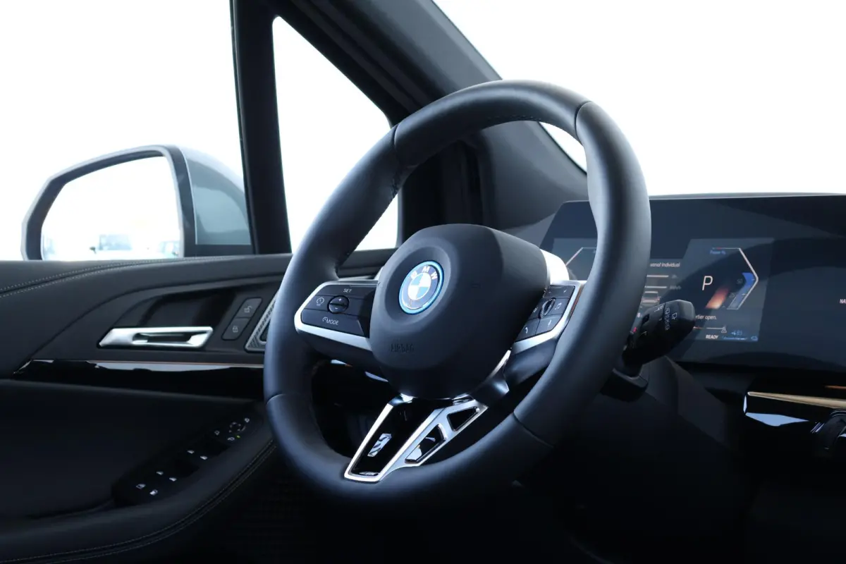 225e xDrive M Sportpakket | Travel Pack | Comfort Pack | Premium Pack | Harman Kardon