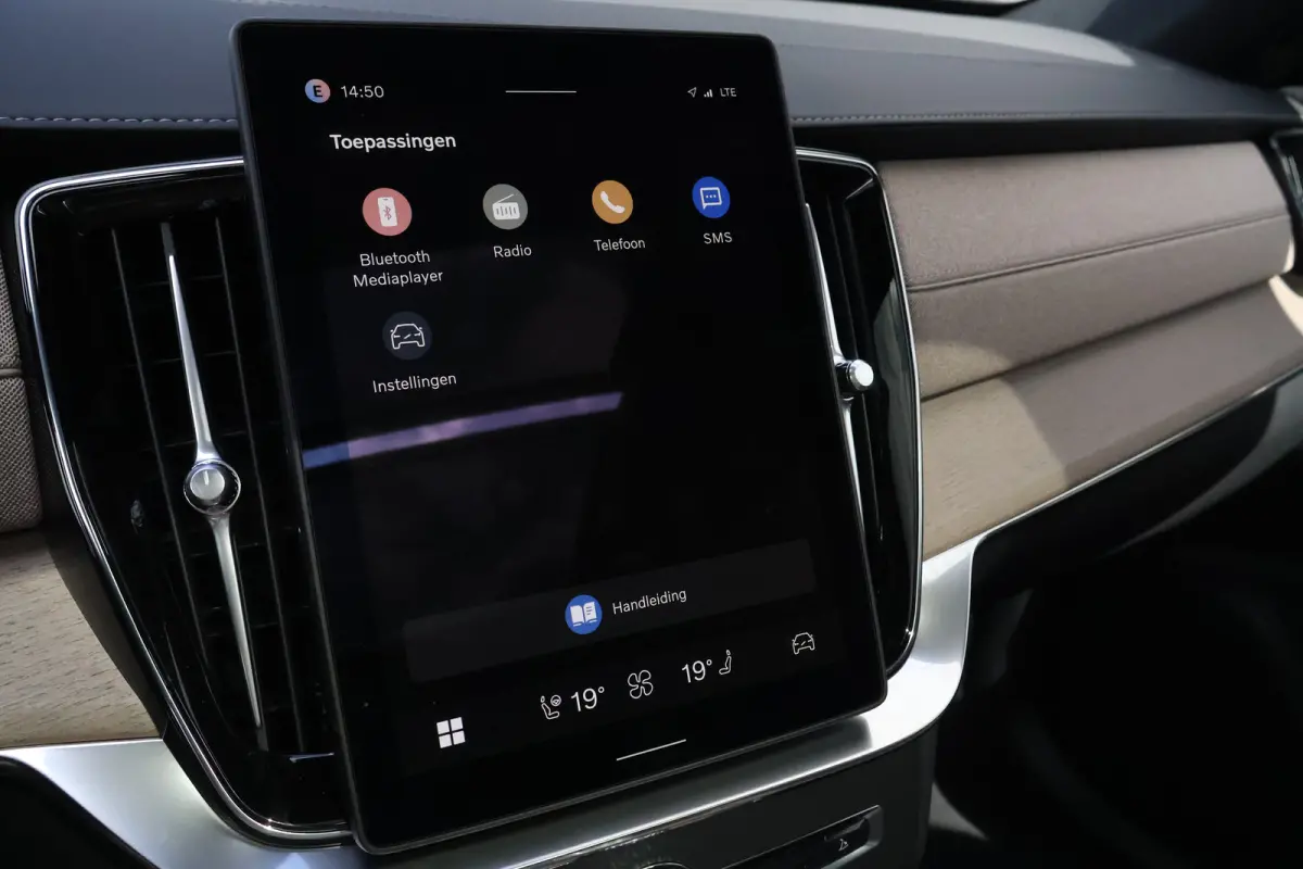 2.0 T8 Plug-in hybrid AWD Ultra Bright Exec. Ed. | B&W Audio | 22'' | Massage |