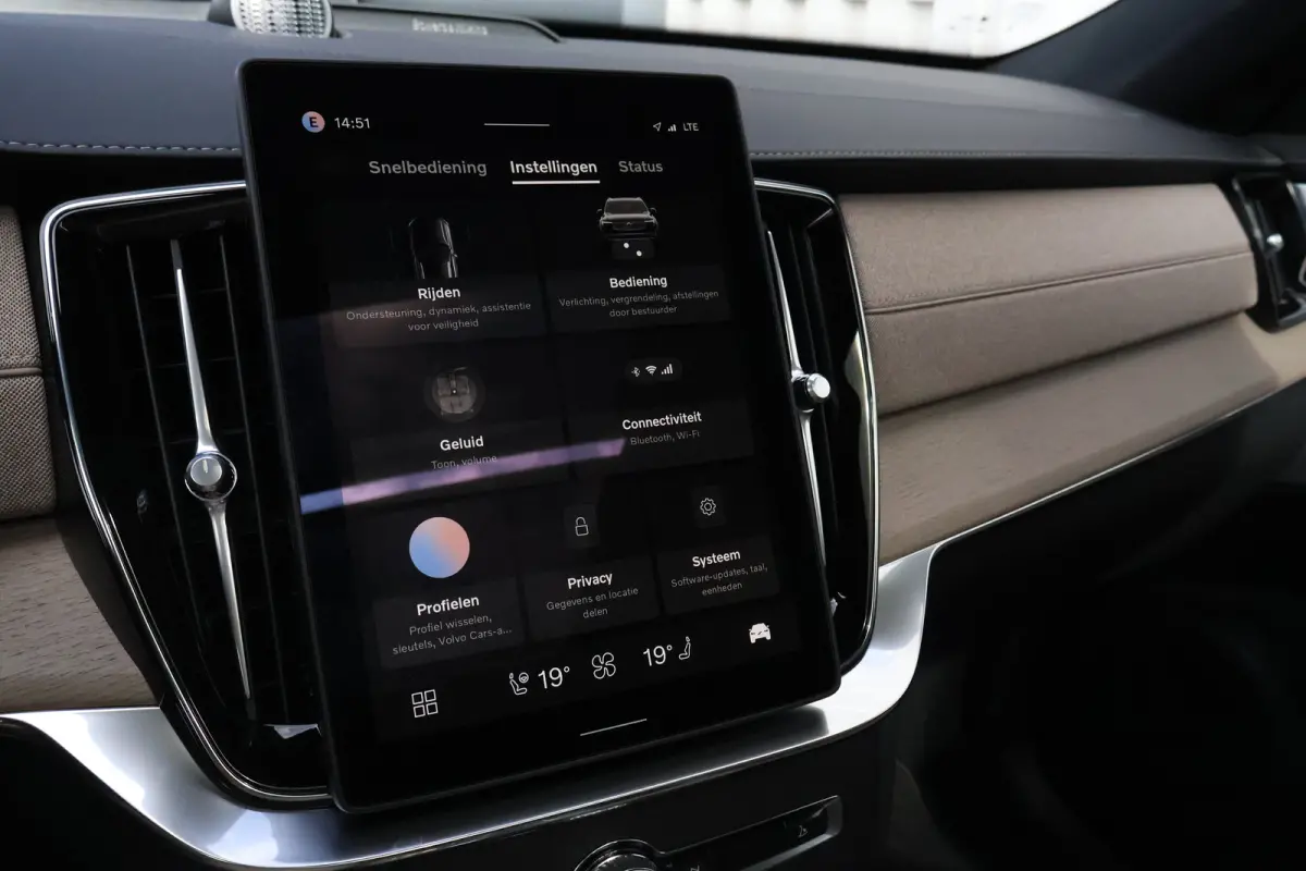 2.0 T8 Plug-in hybrid AWD Ultra Bright Exec. Ed. | B&W Audio | 22'' | Massage |