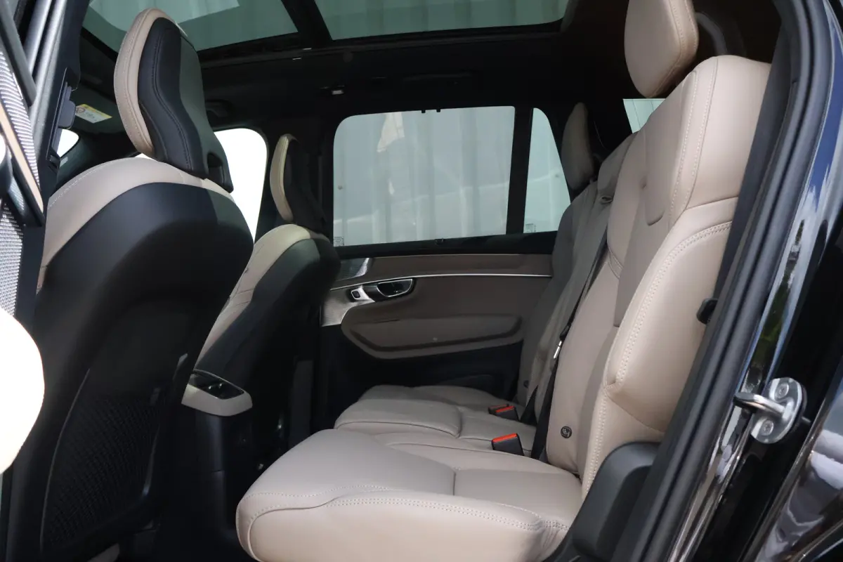 2.0 T8 Plug-in hybrid AWD Ultra Bright Exec. Ed. | B&W Audio | 22'' | Massage |